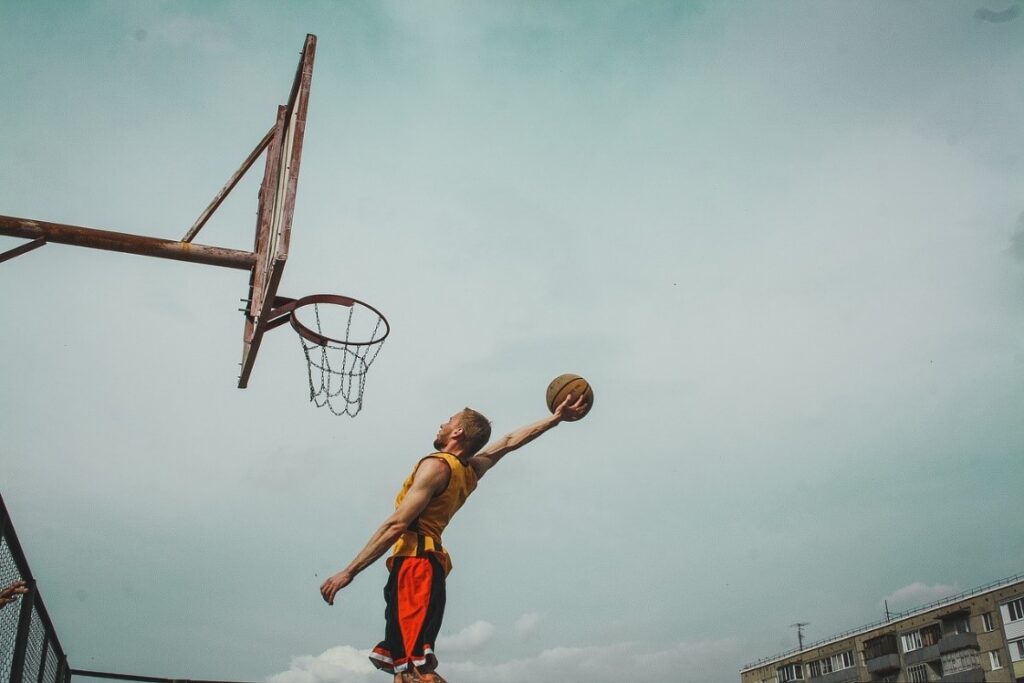 Прием alley oop в баскетболе